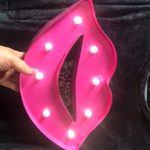 Light up lips